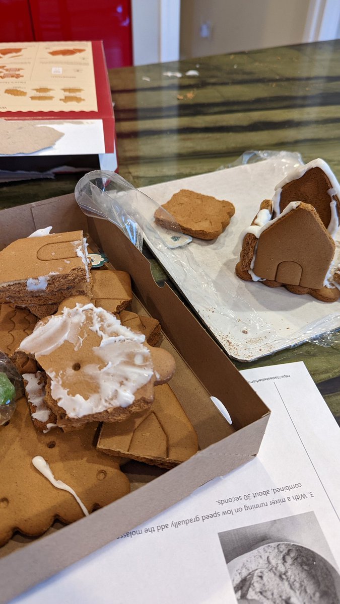 fperrywilson's tweet photo. Ginger bread houses are impossible, right? https://t.co/swYI14vvyL
