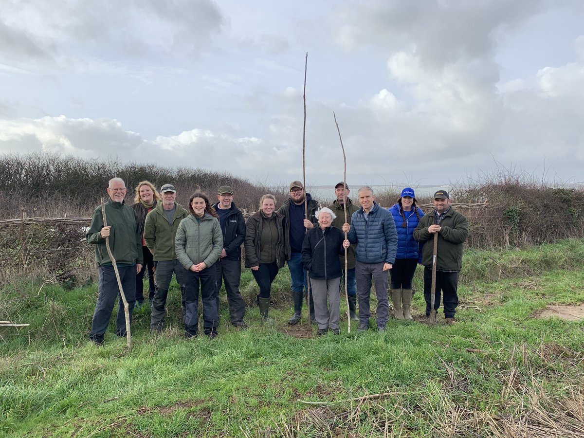 Had a great day #hedgelaying with ⁦<a href="/CPRE_Hampshire/">CPRE Hampshire, the countryside charity 🍃💚🍃</a>⁩. ⁦Delighted to be working with <a href="/hantsfarms/">County Farms - Hampshire County Council</a>⁩. Thanks for the support from ⁦<a href="/CPRE/">CPRE The countryside charity</a>⁩.