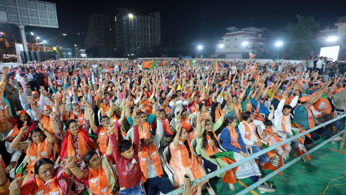 AmitShahMPGnrLk's tweet photo. ભાજપા છે તો ભરોસો છે.

વેજલપુર વિધાનસભામાં આયોજિત જનસભાને સંબોધતા કેન્દ્રીય ગૃહ અને સહકાર મંત્રી શ્રી @AmitShah જી. https://t.co/no5pu7qlB5