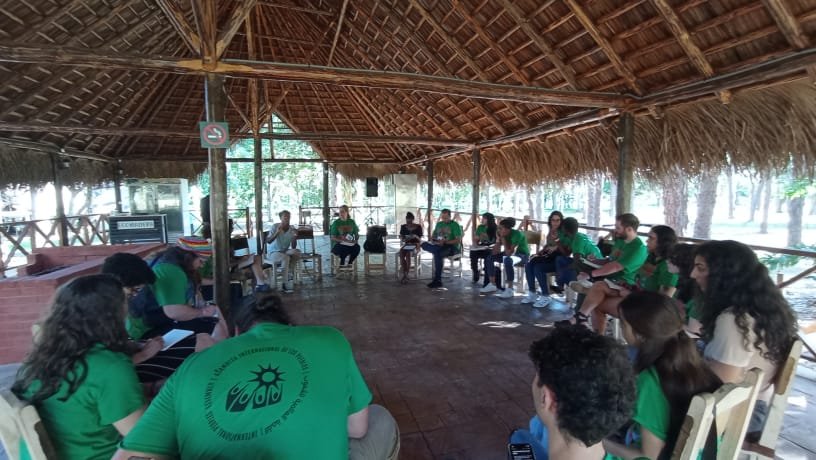 futures_build's tweet photo. El @JBNUnivHabana es testigo de la profundidad en los debates realizados en los talleres que sesionan en sus áreas donde los delegados del #EncuentroJuvenilDeAmistad #Cuba -- #EEUU analizan el acceso público y gratuito a la educación y la salud y los efectos del cambio climático. https://t.co/innwSV7tCS