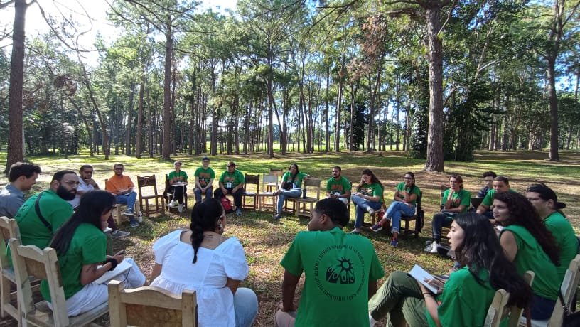 futures_build's tweet photo. El @JBNUnivHabana es testigo de la profundidad en los debates realizados en los talleres que sesionan en sus áreas donde los delegados del #EncuentroJuvenilDeAmistad #Cuba -- #EEUU analizan el acceso público y gratuito a la educación y la salud y los efectos del cambio climático. https://t.co/innwSV7tCS