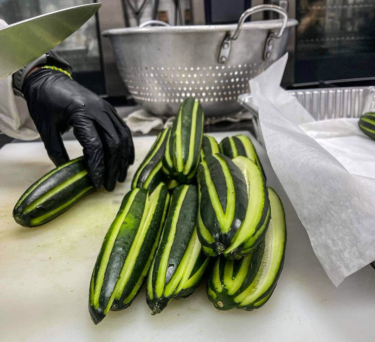 eterra_kitchen's tweet photo. Thanksgiving Might Be Over But the Cooking Continues ๐ช ๐ฅ!
#cooking #nycfood #nyccooking #ediblemanhattan #eaternyc #nyceats
#foodentrepreneur #culinaryvoice #nyccommercialkitchen #nycflexiblekitchen #nyckitchenrental #nyceventspace #getsetgrow #harlemny #eterrakitchen https://t.co/F4FycyePgA