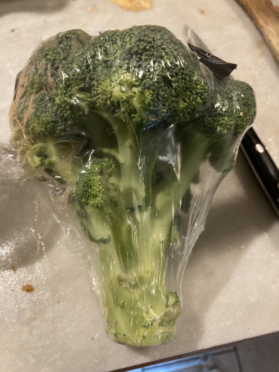 eugenereid's tweet image. Sorry!! I just do not get this!!?? Why does broccoli have to be wrapped in plastic??? It’s the same with cucumber and loads of other veg!? Can someone explain this to me? #environment #plasticpollution