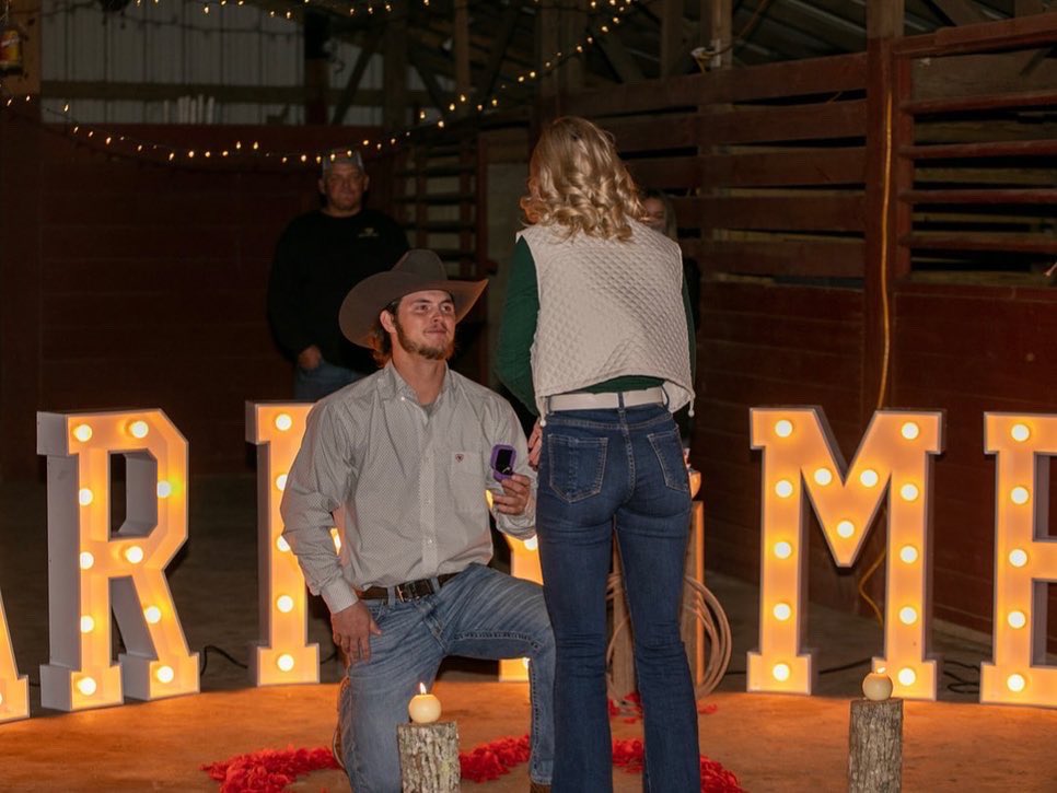 karleigh_faith2's tweet photo. Your Future:Mrs:Lee💍💛 https://t.co/Ndndc5QW2N