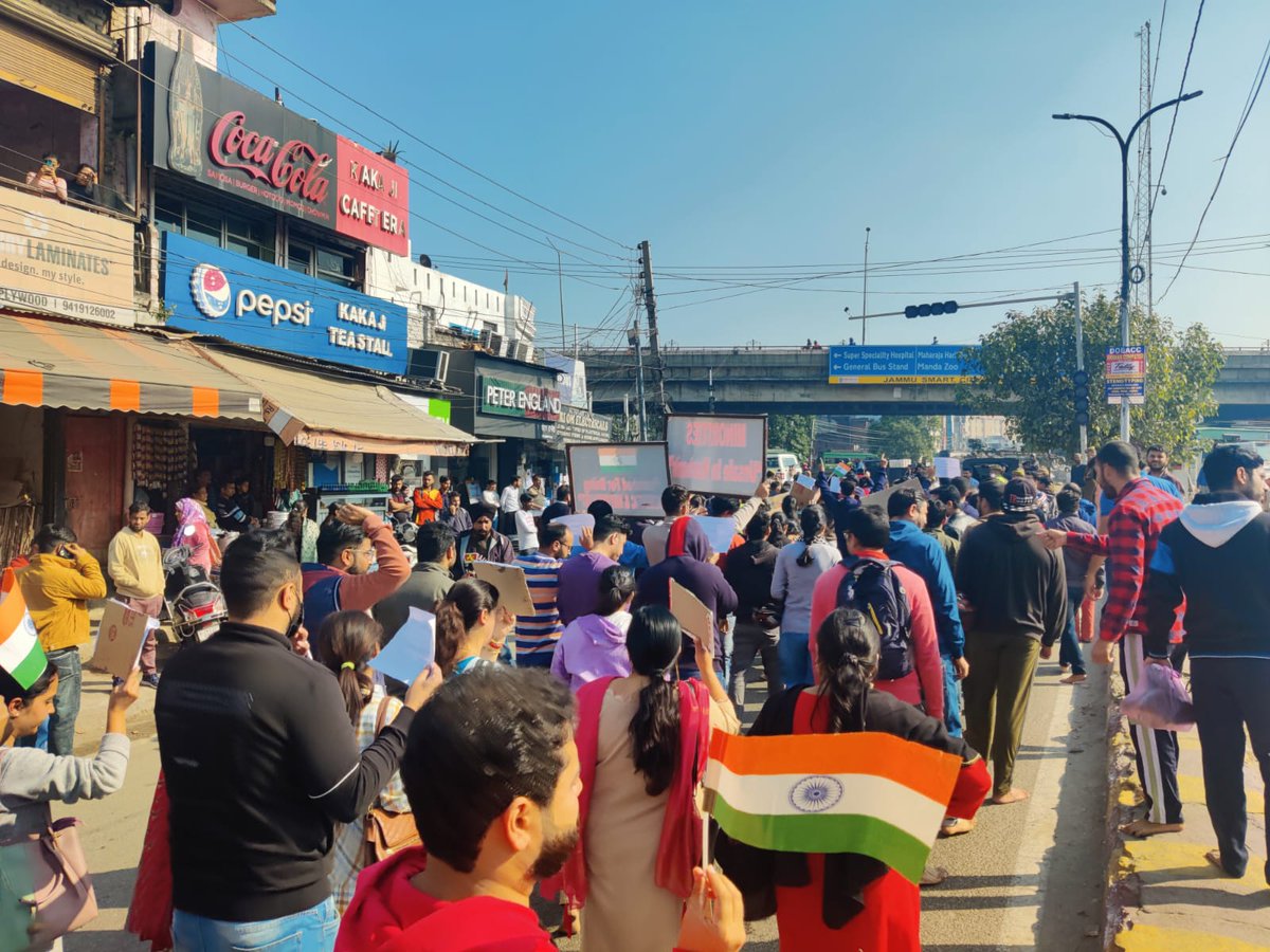 ZadTaawan's tweet photo. एक  बात पुछु @narendramodi @AmitShah @BJP4JnK @manojsinha_ @ravinderraina       जवाब मुस्कुराके देना, हम सबको रुला कर खुश तो होना?
@RanjanJotshi @Yogesh_KPandit @Pushpendraamu @ThtKashmiriGuy @PanditaKanchan @TikuShiv @Batt_kot @nehhahahah @AAMEAK @ShwetaBhat13 https://t.co/1fPwQjMz3k