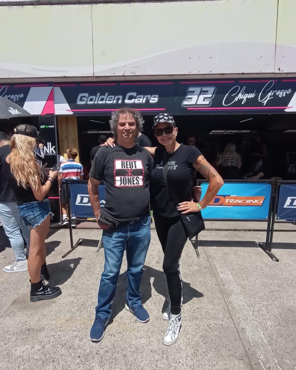 sebastianelias4's tweet photo. .@ERC_Radio con la #topModel #DanielaCardone en los boxes de #Dromo #TRV6 @TopRaceOk @AutodromoBA https://t.co/gR2DJAmrrJ