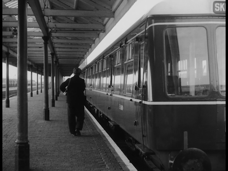 DIESEL TRAIN DRIVER: DRIVING THE TRAIN (1959) #britishtransportfilms