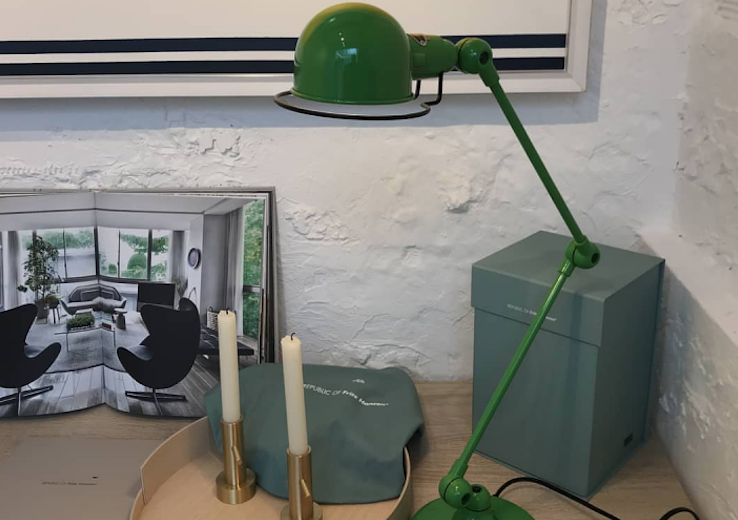 Lumitop_com's tweet photo. L’incontournable lampe de table Signal Si 333 est un véritable « best-seller » de la marque J.L.D. .
Une lampe Made in France fabriquée sur commande, à la main avec les techniques d’antan.#jielde #jieldé #jieldelamp #madeinfrance #lumitop #industrialdesign #lampejielde #luminaire https://t.co/y8OvRKzLkR