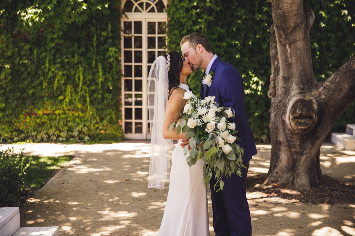 1880Union's tweet photo. Grateful for picture-perfect moments like this!
....
Venue // @1880union 
Photography // @parmanang
Coordinator // @tdahlgrenevents 
Videography // @jonahlong
DJ // @sparxthedj 
Bakery // @orcuttbakery https://t.co/25u6Zm1Ud2