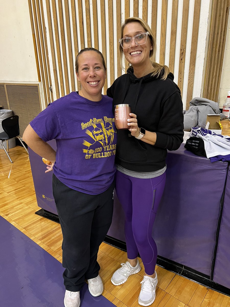 BSKUPS's tweet image. Cannot think of a better way to spend my birthday morning than with these amazing young ladies! 💜💛🏀💛💜Thanks @GOWHS_GirlsBB &amp;amp; Coach Dennis for the birthday wishes! @BulldogLife_WHS #wearefamily #38isgreat #letsgodogs