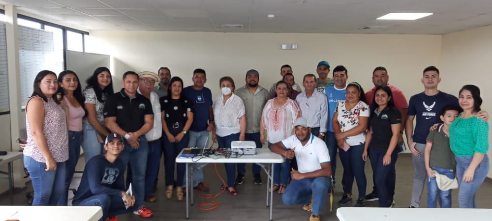 somosrmpa's tweet photo. Asistentes a la capacitación para precandidatos y activistas de Realizando Metas del distrito de Las Tablas con el @tepanama este 26 de noviembre Prof. Geraldine Dominguez #MejoresDiasConRM @GuerraAnayansi @camachocastro @Fameglio https://t.co/DAYekmHLZa