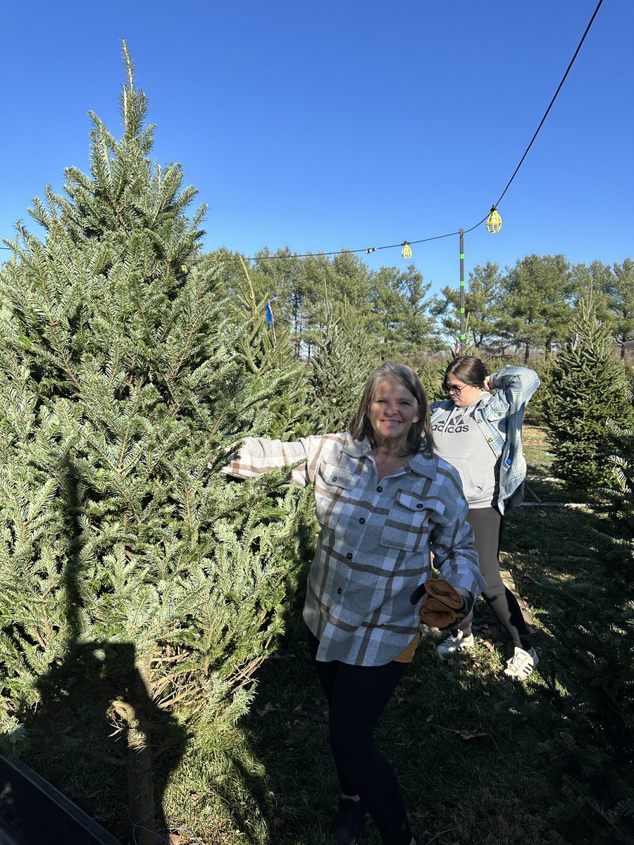 Tony_Trapp's tweet photo. Love our family tradition…love our family!
#christmas2022 #FreshChristmasTree #holidaytraditions🎄 https://t.co/xwqgBdaNxT