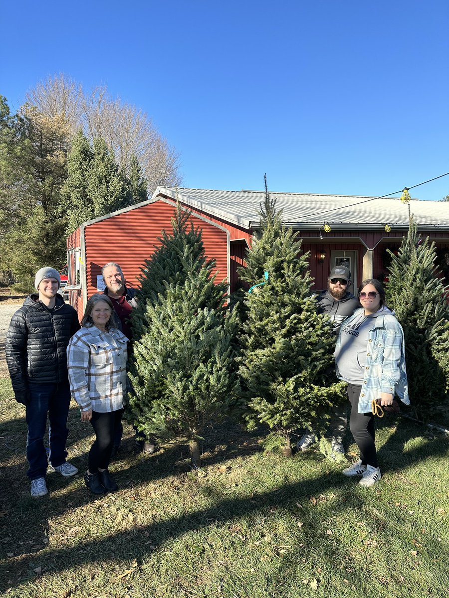 Tony_Trapp's tweet photo. Love our family tradition…love our family!
#christmas2022 #FreshChristmasTree #holidaytraditions🎄 https://t.co/xwqgBdaNxT