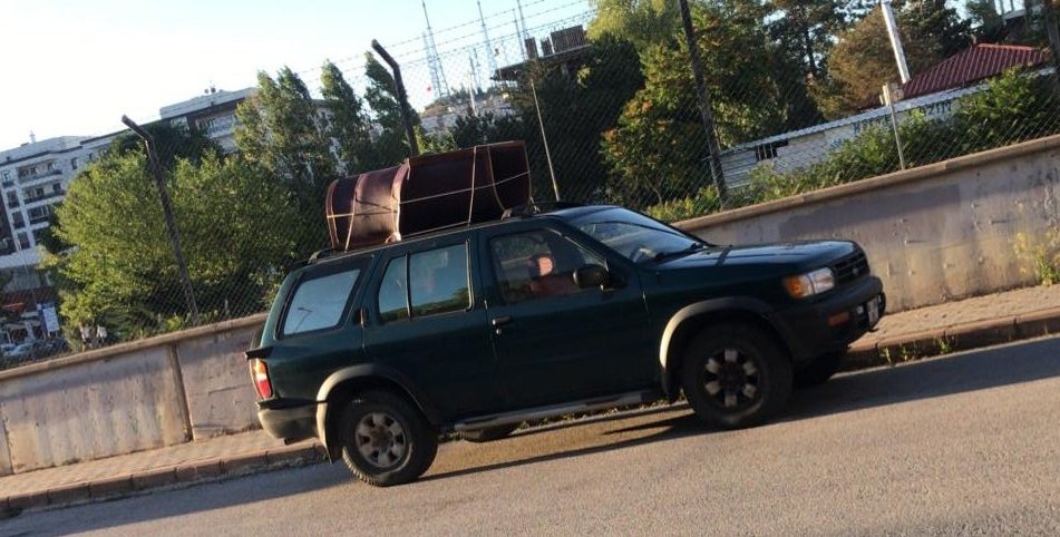 Sevgili araba dostlarım manita sordu rezil olduk bilemedik şu araba neymiş ya bilenler ufak çıtlatsa iyi olur