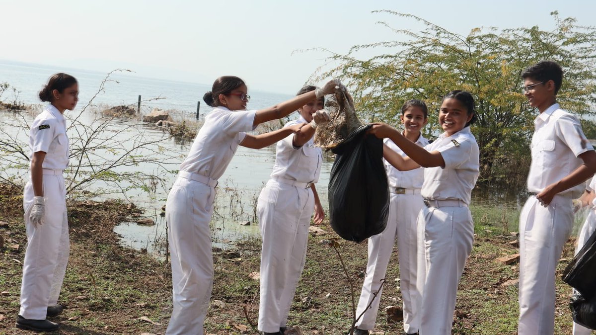 NccDteMPCG's tweet photo. #PUNEETSAGAR
#NCCactivity
45 Cadets of Vidhya Bhavan Public School of 3 MP NU NCC/Gwalior Gp/MP&CG Dte, participated in cleaning of Tighra Dam.45 kgs of plastic and waste material was collected.All cdts were also asked to take the pledge in Puneet Sakalp.
@HQ_DG_NCC
@PRODefNgp https://t.co/qr9notiz2K