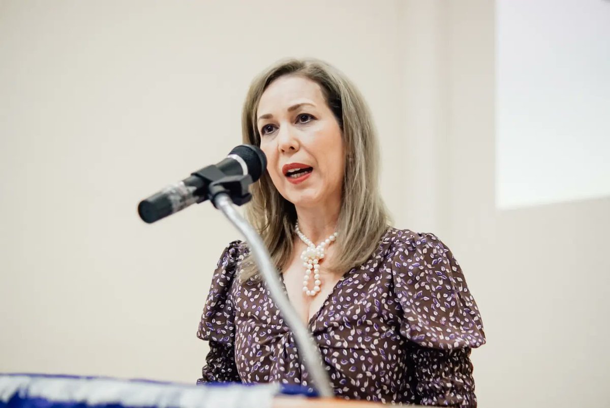 univer_colima's tweet photo. Agradecemos a la Licda. Berónica Farías Gutiérrez, secretaria de acuerdos del Juzgado Primero de Distrito del Estado de Colima, quien además es orgullosamente egresada UNIVER Colima, por su intervención dentro del marco de nuestro XV Congreso Nacional de Juicios Orales. 🙌🏻💙 https://t.co/17Pu3Vy4MH