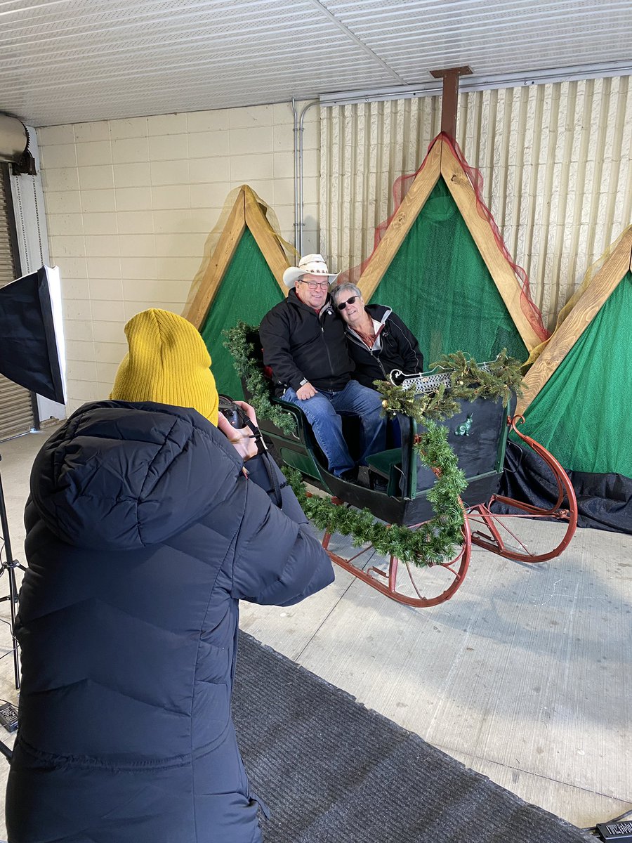 215JosephburgAg's tweet photo. Want a keepsake from Christmas in the Heartland 2022? Stop in at Moyer Rec Centre and have it professionally taken by Chelsey with maschmedia #yeg #ftsk #shpk #strathco https://t.co/mpYFg0gbXM