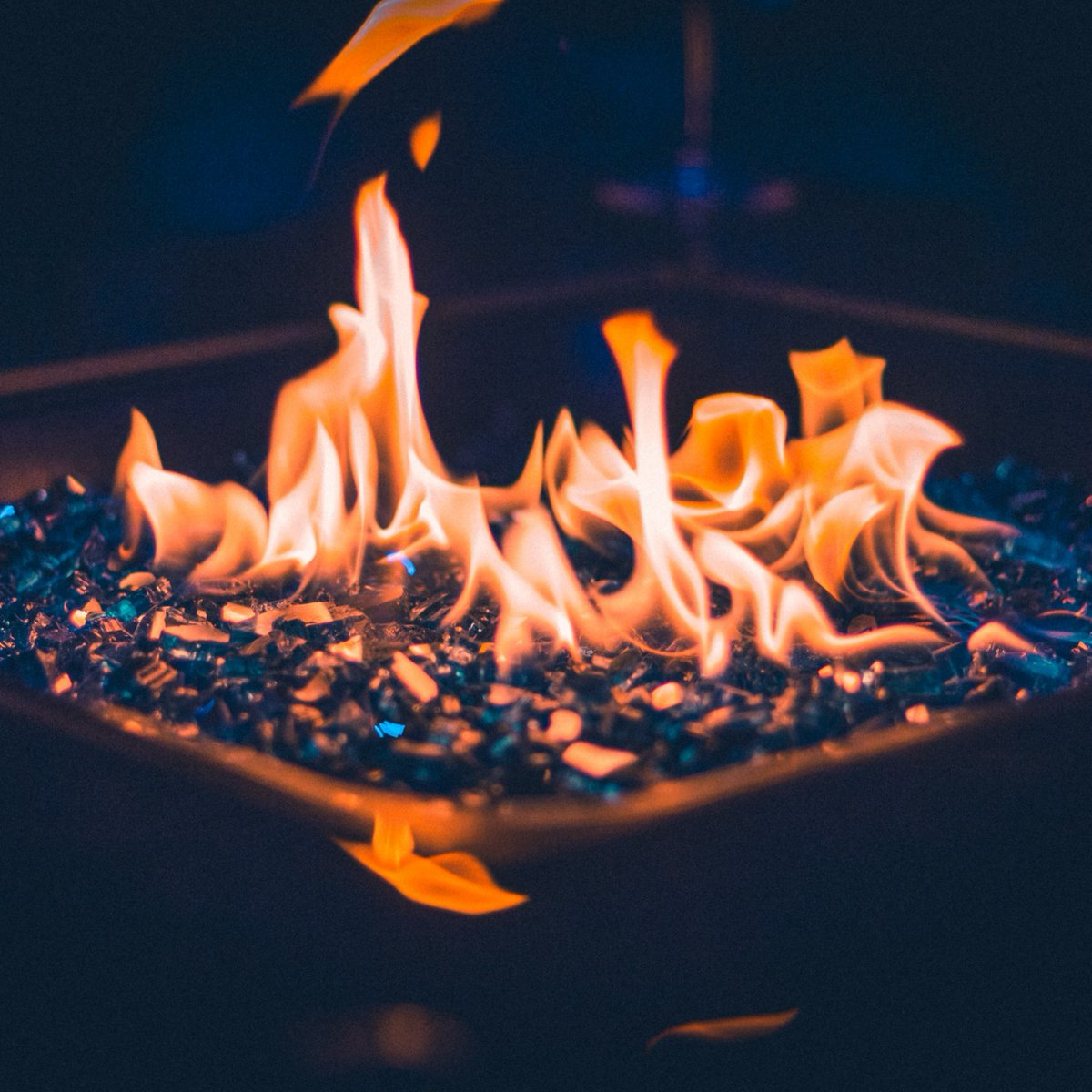 We now have FIRE PITS on our patio on weekends!!! 🔥

Come enjoy the sun and stay warm by the flames (don't get too close!) before, during, or after a nice meal at 5th St. Who's in? 🙌

#yegwinterpatio #yegdt #yegfood