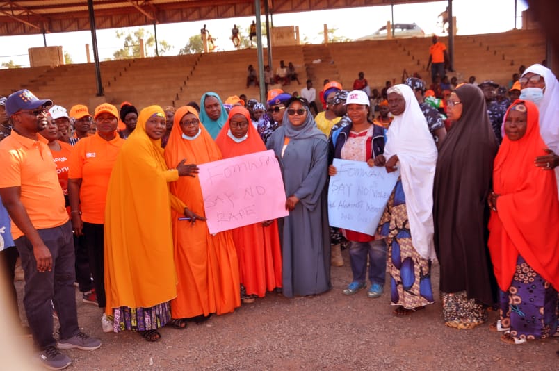 The wife of the Governor of Adamawa State led a 5Km walk advocating for Gender equality! .#16DaysOfActivism. Gender inequalities are a bane to societal growth, Development, and progress 
#16DOA2022 #ENDGBV #UNITE @ullamuller @UNFPA_WCARO Let us add our voice to ending GBV