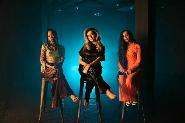 hourly_lmx's tweet photo. best acoustic (confetti and touch) https://t.co/oEwDUHwMtM