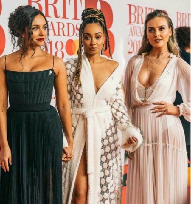 hourly_lmx's tweet photo. a red carpert (brits 2021,2019, 2018) https://t.co/Pa2YsV7KSz