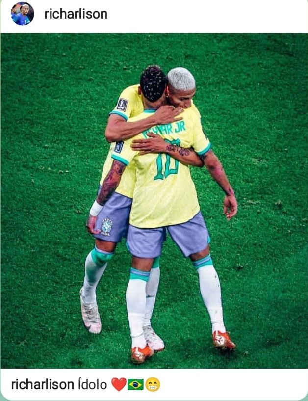 pco29reserva's tweet photo. A esquerda pequeno burguesa está usando a foto de Richarlison abraçando Neymar para atacar o maior craque da seleção. Enquanto isso o próprio Richarlison usa a mesma foto chamando Neymar de ídolo. Essa esquerda não entende nada de futebol, mas entende bem como atacar o Brasil. https://t.co/Ik2ym0h3qW