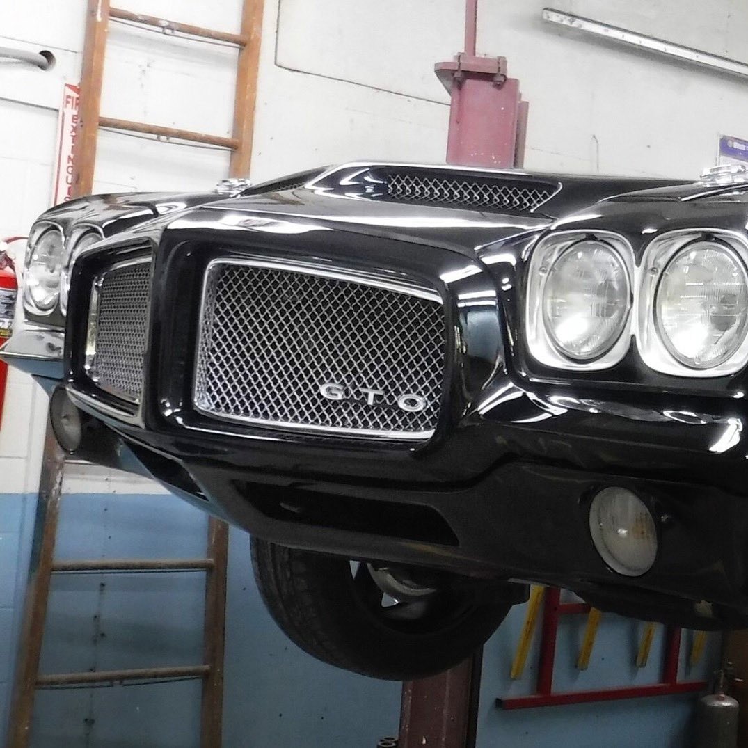customcargrills's tweet photo. Kickin’ it old school with a 70’s GTO, equipped with our aluminum woven wire mesh. The 1/2” spacing of the wires is a perfect blend of protection & style for this car. #pontiac #gto #pontiacgto #customgrille #customcargrills https://t.co/DOGv7elFZQ