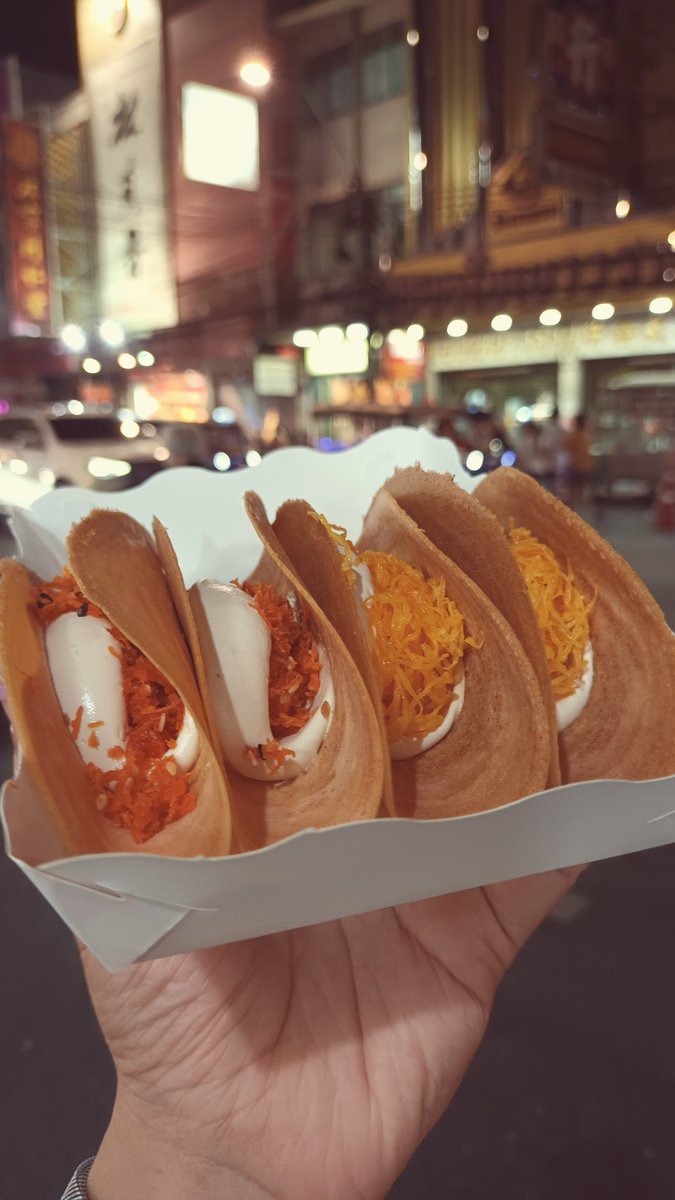 beanstalkbkk's tweet photo. Do you wanna try 'Thai Crispy Pancake' ? 😋
#Thaidessert #Yaowarat #Chinatown #Bangkok #Beanstalkbangkok #Thailand https://t.co/ueFnYT1lXu