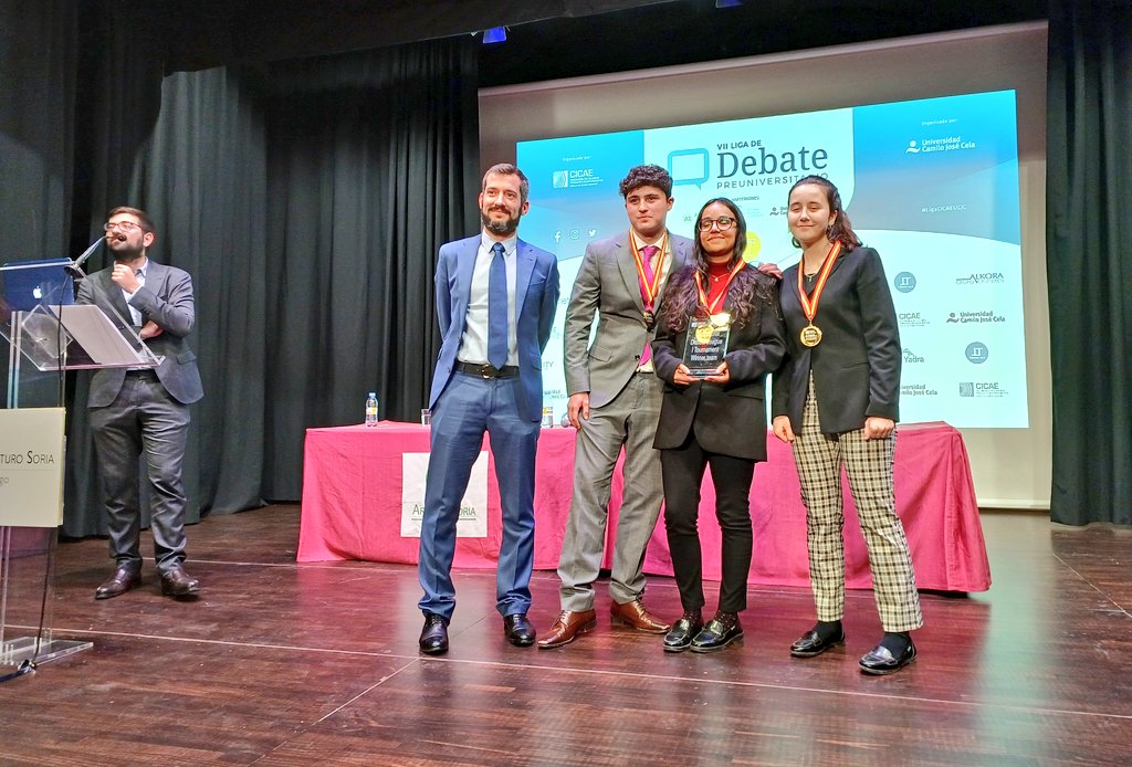 CICAE_Educacion's tweet photo. Enhorabuena a los equipos de @SEKCiudalcampo por ser el equipo ganador en inglés del I Torneo de la #LigaCICAEUCJC y a @ColegioSalliver por su triunfo en español. https://t.co/Aq1zBR2ono