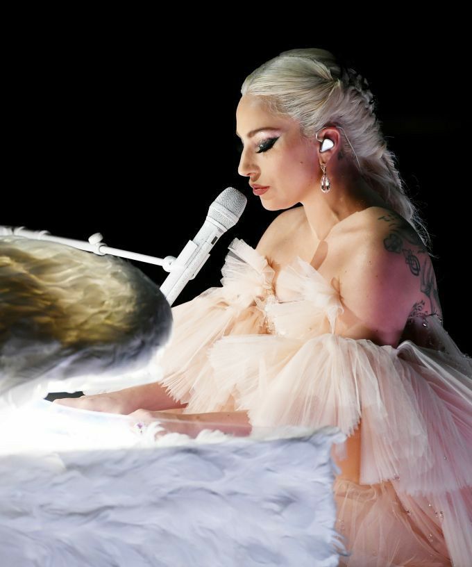 lady gaga charts on Twitter ""Bloody mary" (270K) received more