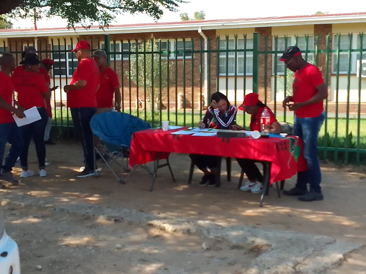 effnorthercape's tweet photo. [Registrations] Earlier today Delport High VD on first day of Ward 6 Byelection Registration in Dikgatlong Municipality.
@RegisterToVoteEFF https://t.co/Yl0hHwtyyo