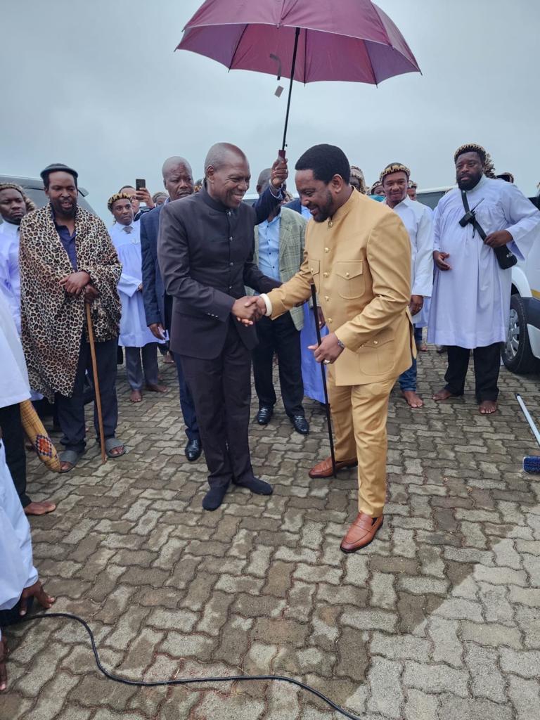 Hai guys Khabzela is busy. I was laughing yesterday saying he looks tired. Today he's in Gauteng, tomorrow his in KZN the next day he's in another province. #RoadToANCConference will be interesting. Dr Zweli Mkhize and King Misuzulu today. Ziyakhala