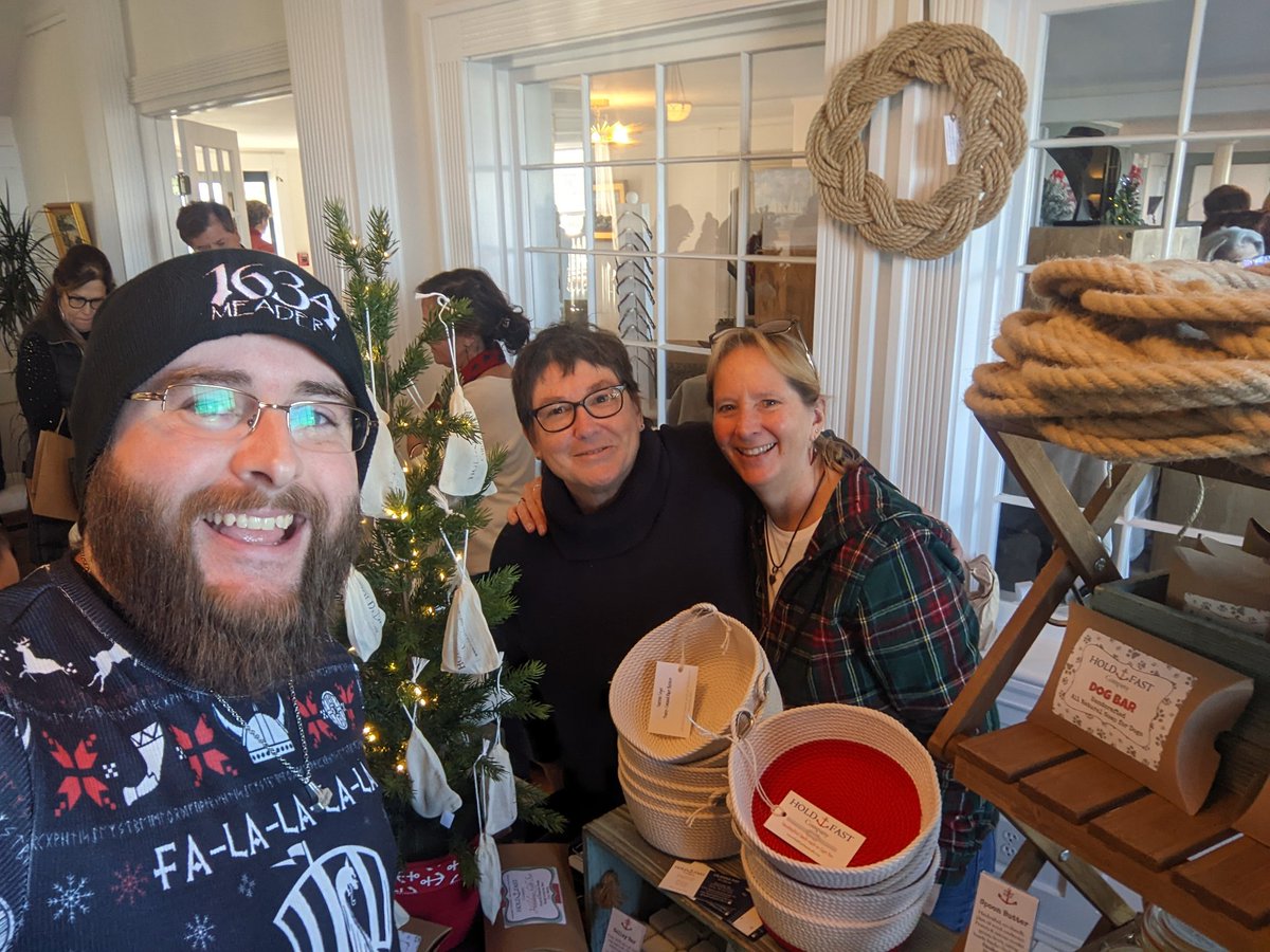 DruTarr's tweet photo. Great turnout for the Cape Ann Makers Market - Holiday Market at The Emerson Inn on Small Business Saturday! Tons of awesome local vendors like Hold Fast Company and more. https://t.co/rmgzUG9U5I