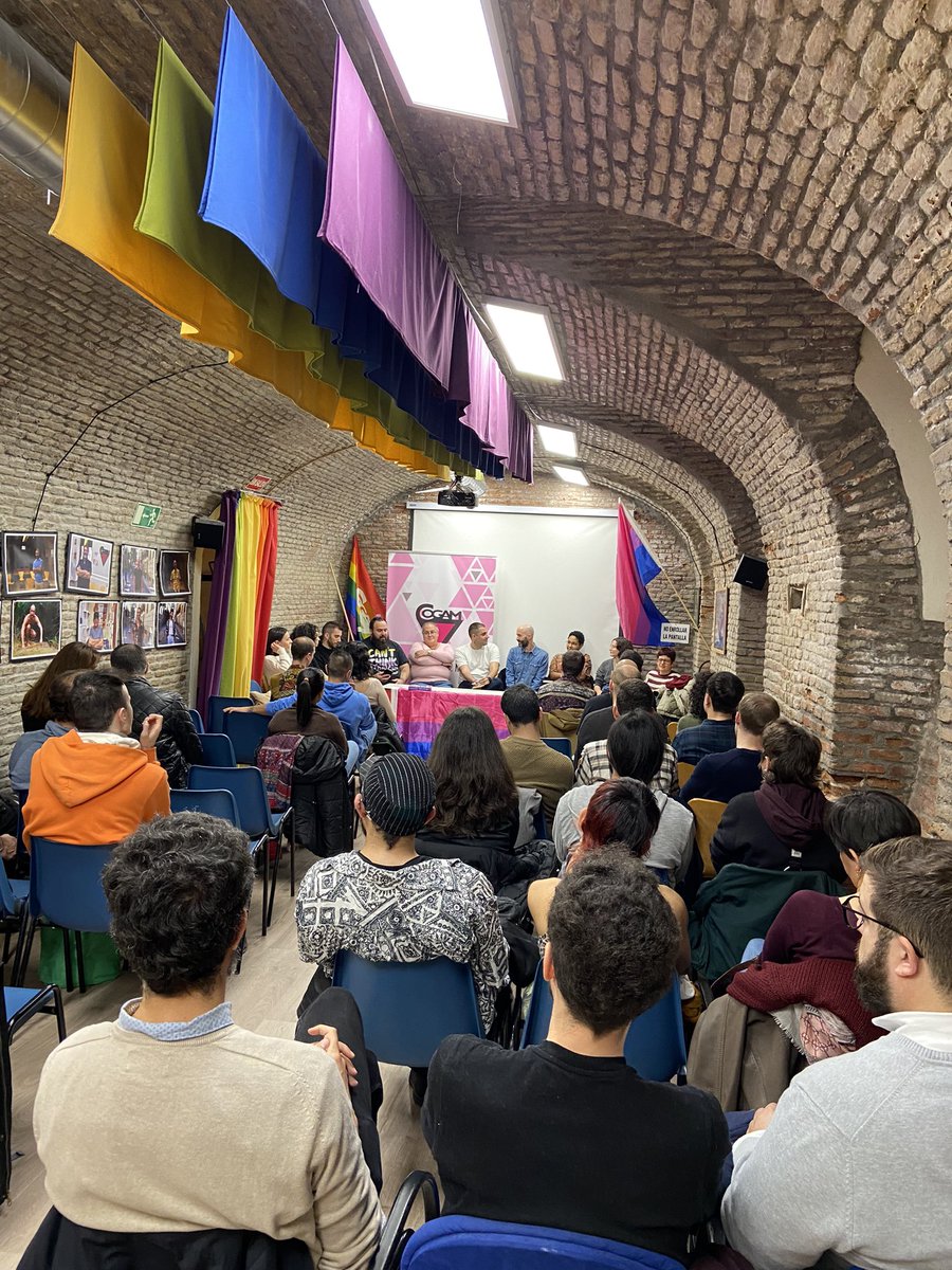editorialegales's tweet photo. Maravillosa la presentación colectiva de “Más que visibles” en @COGAM con varies de les autores 🏳️‍🌈

¡Gracias a todas las personas que os habéis acercado a hablar sobre bisexualidad y plurisexualidades! 😍 https://t.co/YmBliMie5a