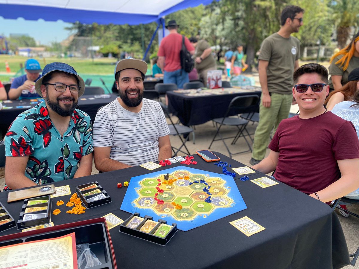 Muni_provi's tweet photo. JUEGOS EN EL PARQUE🎲🃏
¡No te quedes #mepple!🤭Te esperamos a ti y a todos los #habitantes, en Parque de Las Esculturas, hoy y este 26/11, para #ñoñear y jugar. Más info, acá👉🏽 https://t.co/j1Uaja8I8n https://t.co/FSH7kx52pR