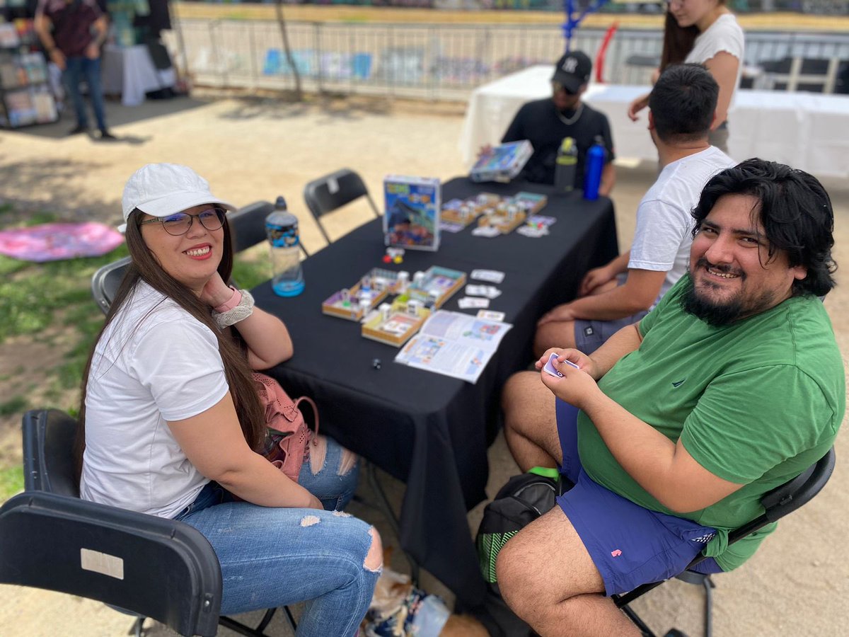 Muni_provi's tweet photo. JUEGOS EN EL PARQUE🎲🃏
¡No te quedes #mepple!🤭Te esperamos a ti y a todos los #habitantes, en Parque de Las Esculturas, hoy y este 26/11, para #ñoñear y jugar. Más info, acá👉🏽 https://t.co/j1Uaja8I8n https://t.co/FSH7kx52pR