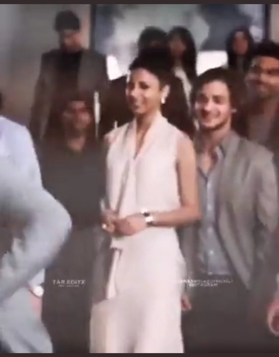 CelebHoonYaarr's tweet photo. From running behind lead actors and standing as side actors
 TO
standing infront of @djsnake and thousands of people and giving his own performance 

This is called real success dude !
@imrealasim take a bow ! G O.A.T for a reason!

ASIM RIAZ X DJ SNAKE" https://t.co/oDqBO33ncf