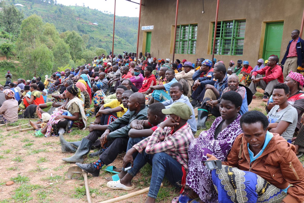Nyamasheke's tweet photo. Mu Murenge wa Kilimbi hatangirijwe icyumweru cy’ubukangurambaga bwo kurwanya ruswa ku nsanganyamatsiko “ Twimakaze indangagaciro zo kurwanya ruswa, inkingi y’iterambere rirambye”.

Abaturage bibukijwe ingaruka za ruswa bakangurirwa kuyirinda no kuyitangira amakuru. https://t.co/SfggenP3JL
