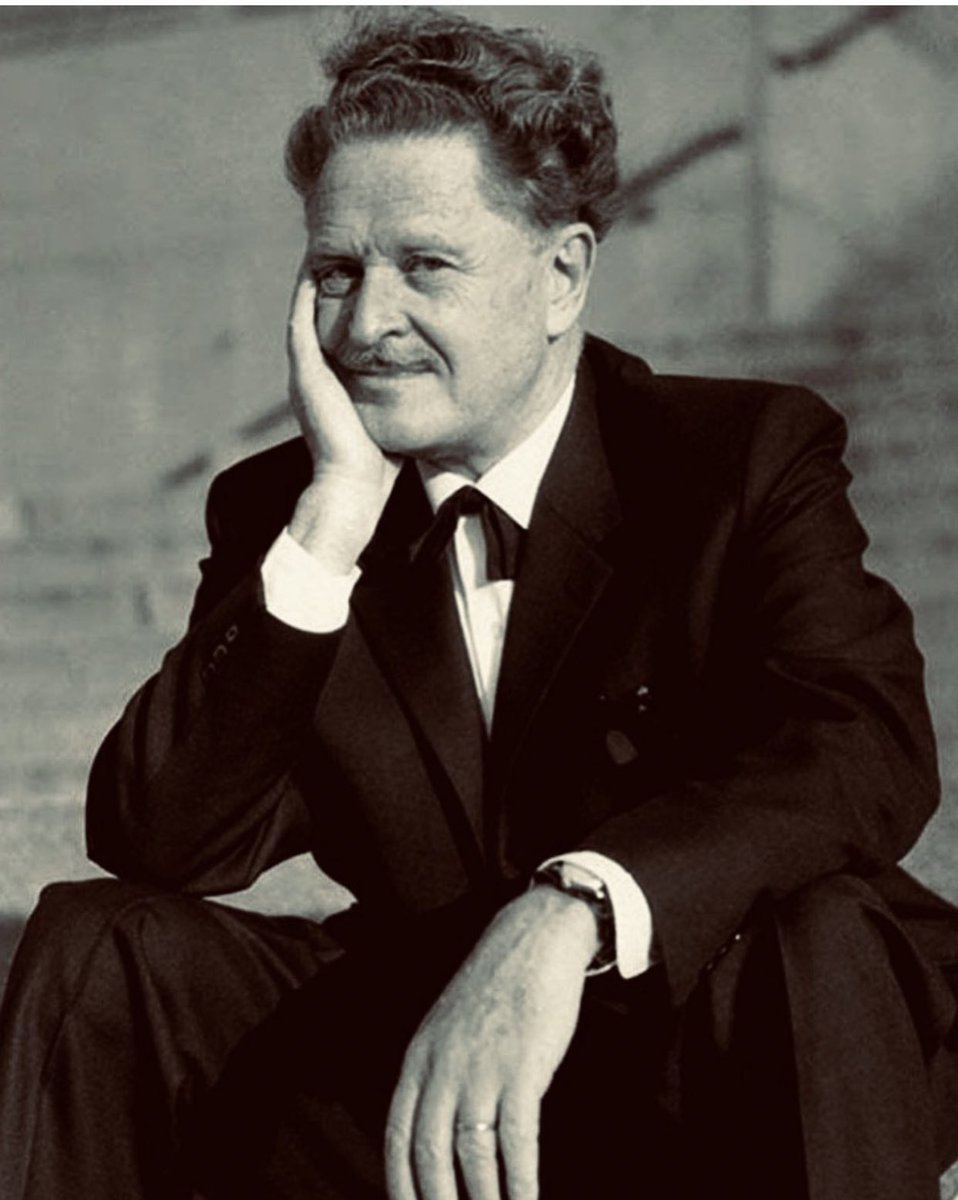 Onlar ümidin düşmanıdır, sevgilim,
Akar suyun
Meyve çağında ağacın,
Serip gelişen hayatın düşmanı
Çünkü ölüm vurdu damgasını alınlarına

Sana düşman, bana düşman,
Düşünen insana düşman,
Vatan ki bu insanların evidir,
Sevgilim, onlar vatana düşman

Nazım Hikmet