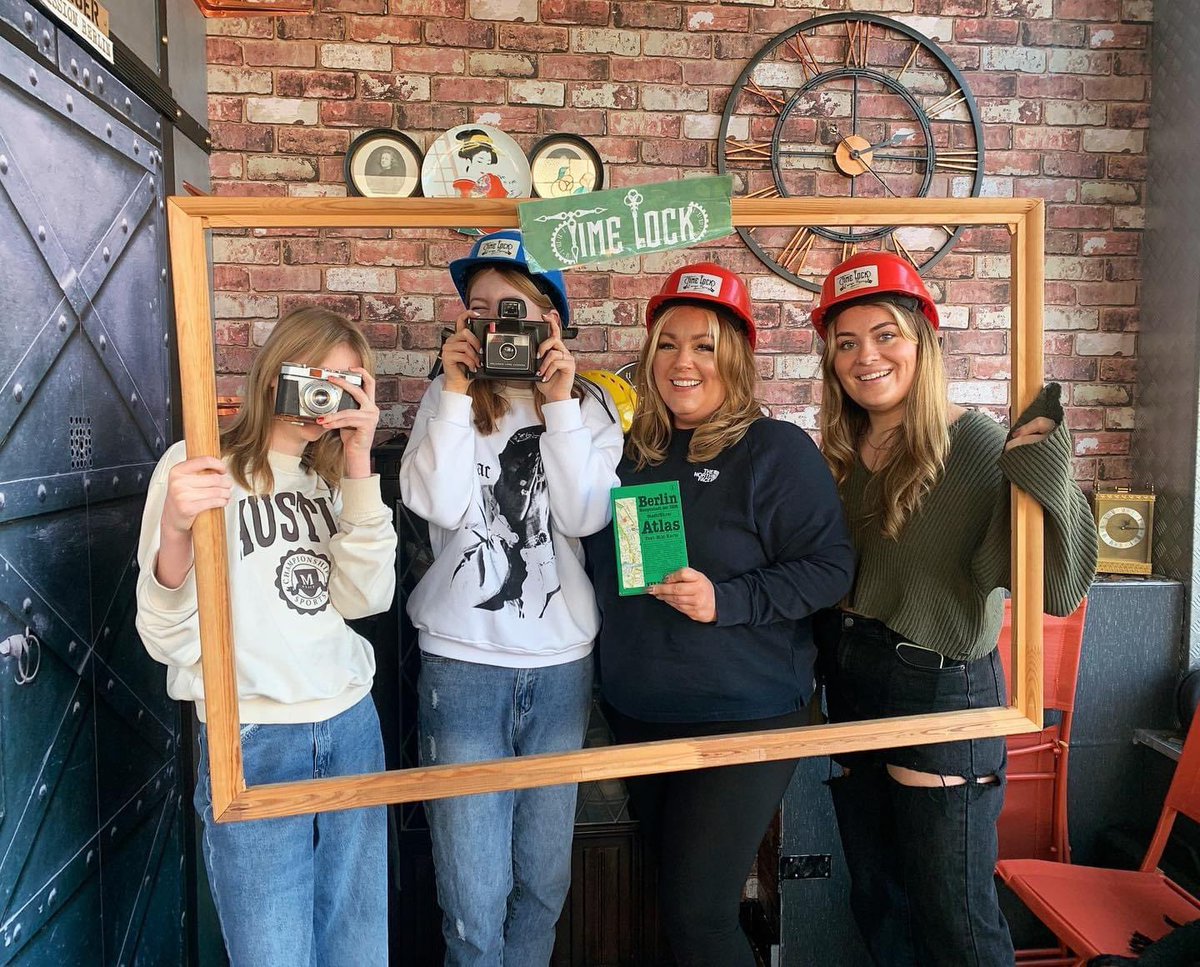 MISSION SUCCESS! ✅🔓💥

Well done team for tackling our escape game ‘Mission Berlin’ and cracking the case!! 🕰️⚙️🗝️

Are YOU up for the mission, agents!? Step into 1989 Berlin, work together to uncover clues, crack the codes and save history!! 👏🏼🧐📻

Book your game today!