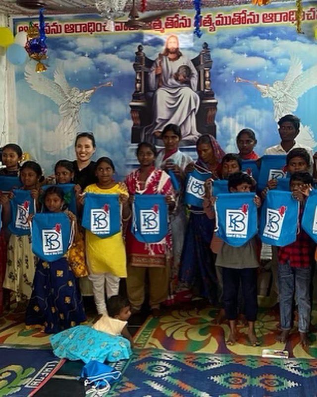 iam_kbd's tweet photo. Hello Friends! Happy holidays! Give today to Operation Christmas Cheer at https://t.co/2QUYrn9RSp ! Go to our instagram for more details: https://t.co/ciqUqk3aAE.kbd 🎄❄️❗️ https://t.co/SrLcKUiQ5f
