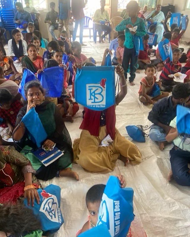 iam_kbd's tweet photo. Hello Friends! Happy holidays! Give today to Operation Christmas Cheer at https://t.co/2QUYrn9RSp ! Go to our instagram for more details: https://t.co/ciqUqk3aAE.kbd 🎄❄️❗️ https://t.co/SrLcKUiQ5f