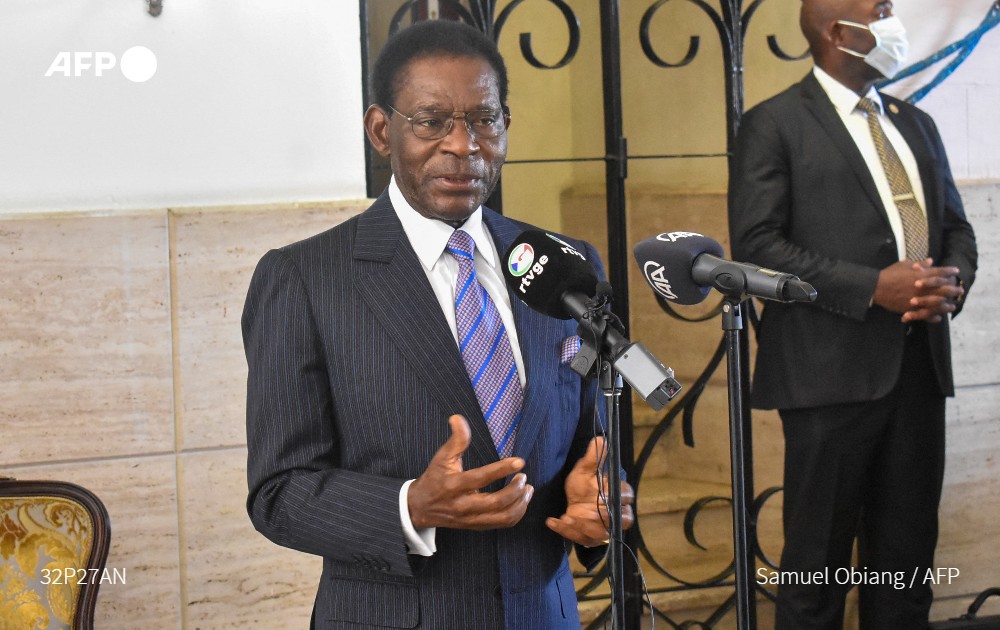 🔴 Le latéral gauche du SM Caen Johann Obiang a été élu président de la Guinée Equatoriale.

Le club va devoir recruter en janvier une nouvelle doublure à Ali Abdi. 