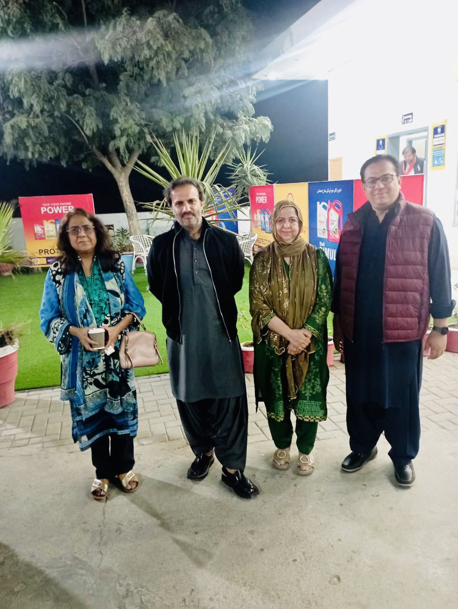 safiabaloch1's tweet photo. Thank you Senator @AonAbbasPTI Sb for you hospitality at Khanewal.

#حقیقی_آزادی_مارچ

#چلو_چلو_پنڈی_چلو https://t.co/rsAN8HhDfY