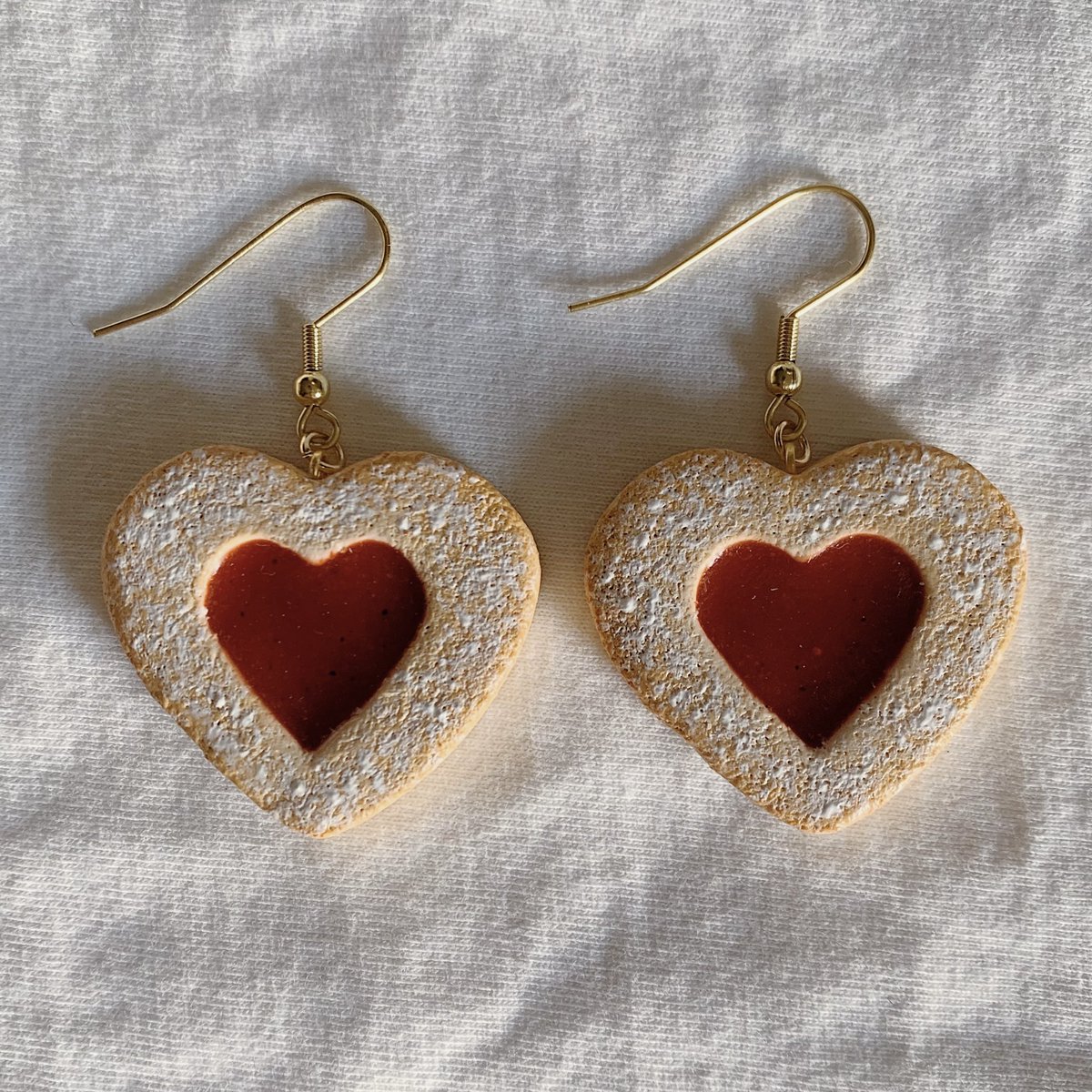 winter desserts will go live today at 6 pm pst! menu includes:
🍫 hot cocoa macarons
☕️ peppermint mocha cookies 
🍪 holly-day cookies
❄️ peppermint bars

and the return of the the faves!
❤️ sugared jammie hearts