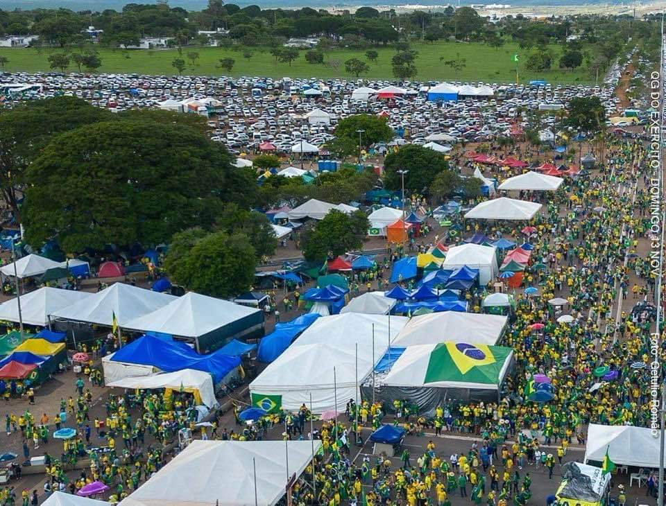 DjalmaSilveira4's tweet photo. Brasília está assim, em frente ao QG do Exército. Quem em sã consciência pode realmente acreditar que isso vai dar em nada?! https://t.co/Cnmr86OVZm