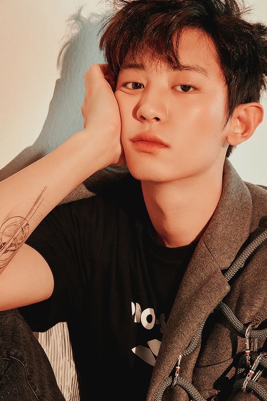 Happy Birthday to EXO’s giant main rapper, Chanyeol! 🎂 We wanted to say thank you for being such an inspiration to many as well as bringing smiles to EXO-L’s faces everyday. 💕
#CherryPrinceLoeyDay
#사랑하는찬열아_생일축하해
#HappyChanyeolDay
#HappyLOEYDay <a href="/weareoneEXO/">EXO</a>
