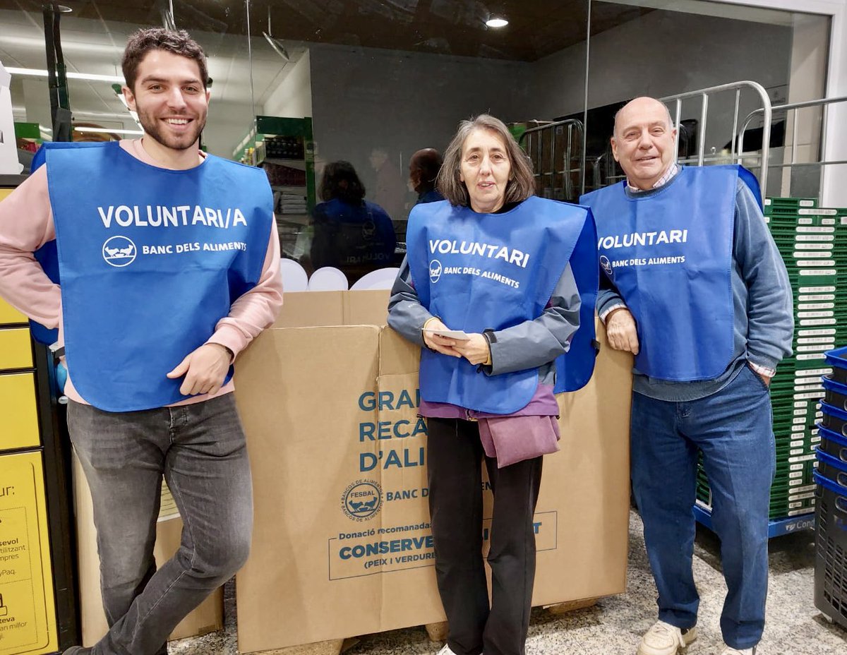 juntsxpalau's tweet photo. Avui estem participant en el #GranRecapte a Palautordera. L'alcalde @xenaij i altres membres de @juntsxpalau col·laborem perquè el Banc d'aliments sigui un èxit. Gràcies a tots i totes els que esteu omplint les caixes amb el vostre esforç i l'esperit solidari.
#juntspodem https://t.co/HtkORhTxtq