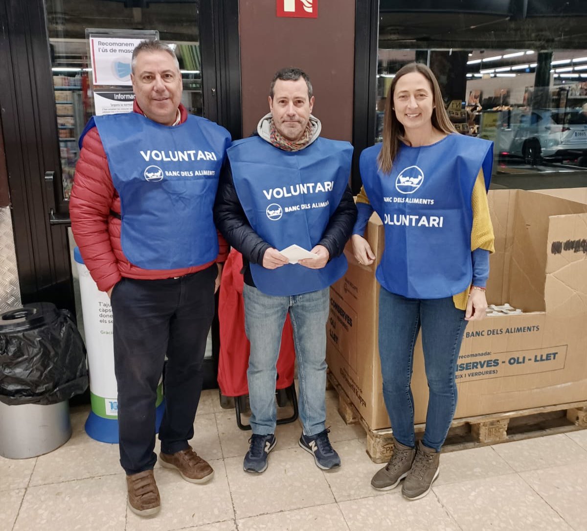 juntsxpalau's tweet photo. Avui estem participant en el #GranRecapte a Palautordera. L'alcalde @xenaij i altres membres de @juntsxpalau col·laborem perquè el Banc d'aliments sigui un èxit. Gràcies a tots i totes els que esteu omplint les caixes amb el vostre esforç i l'esperit solidari.
#juntspodem https://t.co/HtkORhTxtq