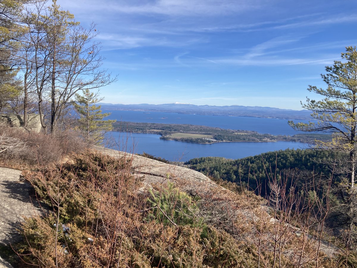 drdavem2's tweet photo. Looking from Rattlesnake Mountain across Willsboro Bay and Lake Champlain toward snow-capped Mount Mansfield. Couldn't ask for better weather for a vigorous hike on Thanksgiving weekend. https://t.co/XcwV3f2mv6